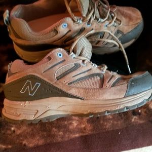 Like new New Balance tennis shoes